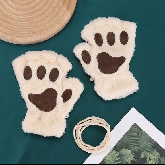 Beige cat paw🐾 fingerless furry gloves - Picture 2 of 16